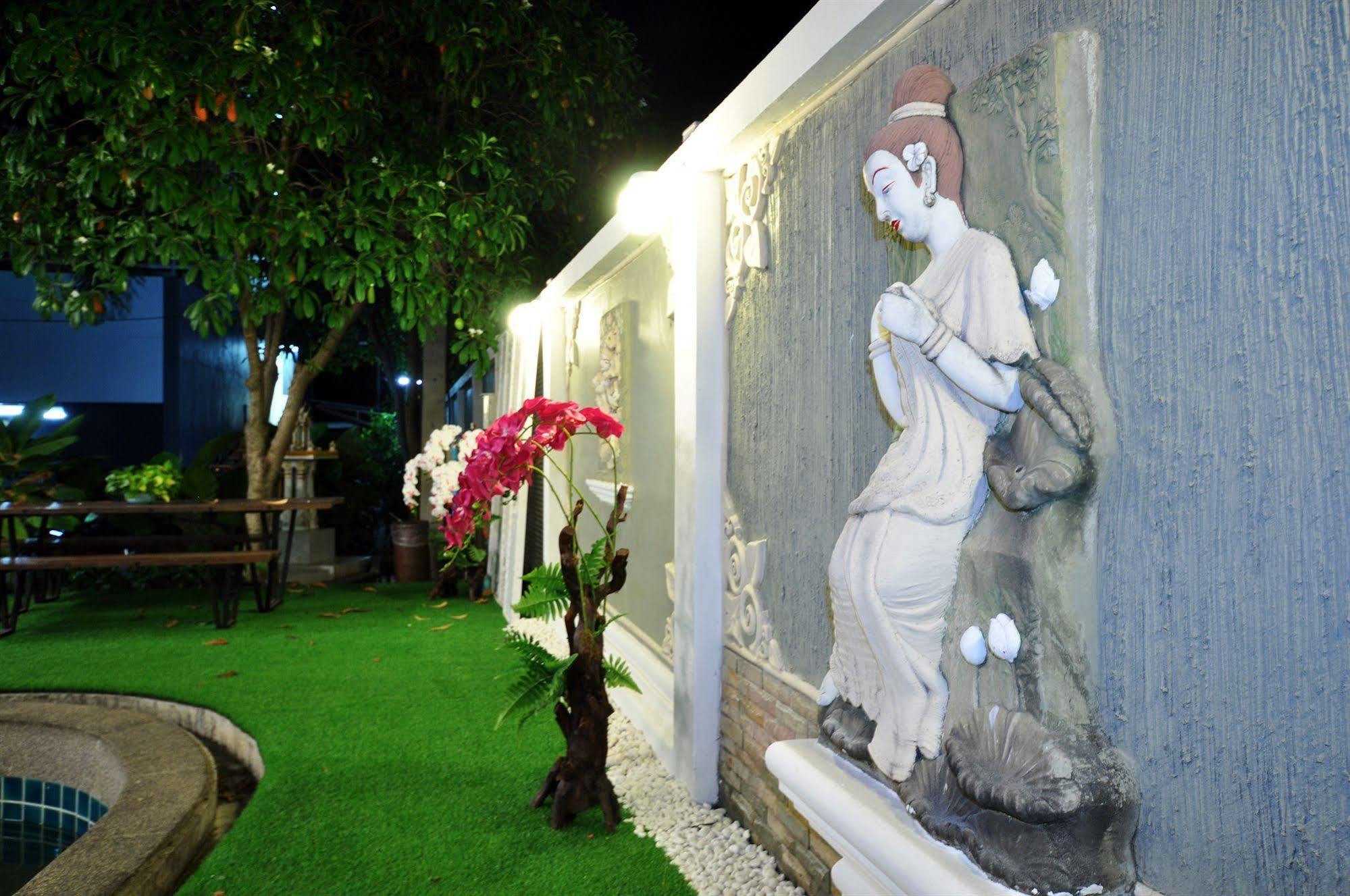 Oyo 792 Omsaga Phuket Hotel Exterior photo