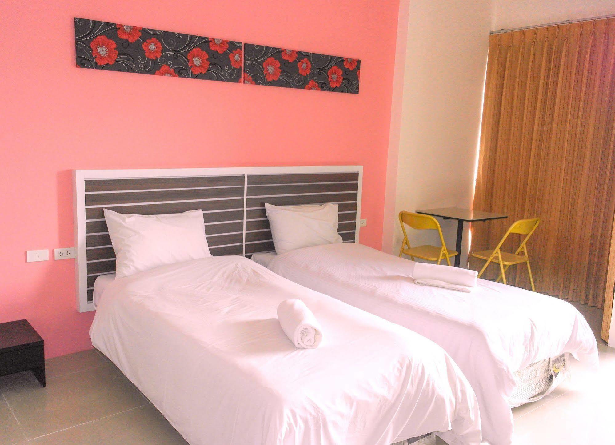 Oyo 792 Omsaga Phuket Hotel Exterior photo